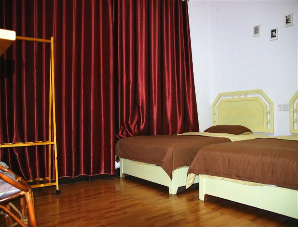 En Attendant Godot Youth Hostel Yangshuo Exteriör bild