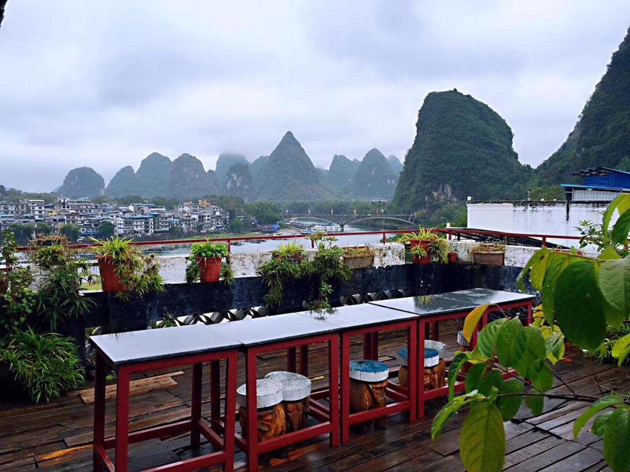 En Attendant Godot Youth Hostel Yangshuo Exteriör bild