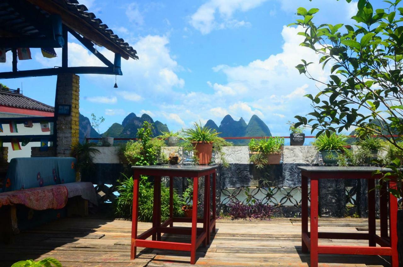 En Attendant Godot Youth Hostel Yangshuo Exteriör bild